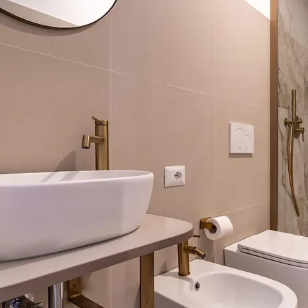 Decimo Meridio- At Spanish Steps- Řím