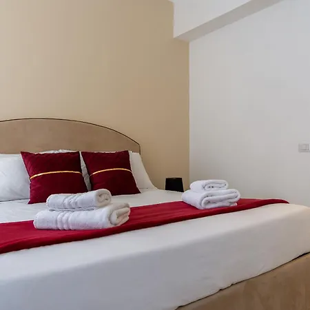 Penzion Decimo Meridio- At Spanish Steps- 4*