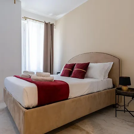 Decimo Meridio- At Spanish Steps-