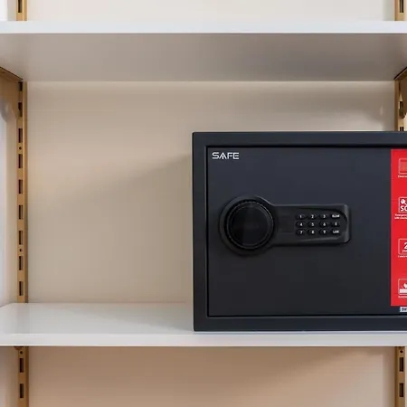 Decimo Meridio- At Spanish Steps-