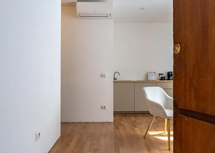 Decimo Meridio- At Spanish Steps- 4*