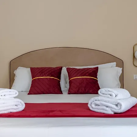 Decimo Meridio- At Spanish Steps- Guest house