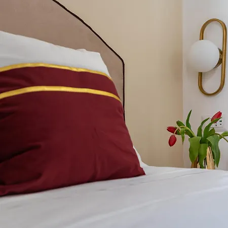 Decimo Meridio- At Spanish Steps- 4*