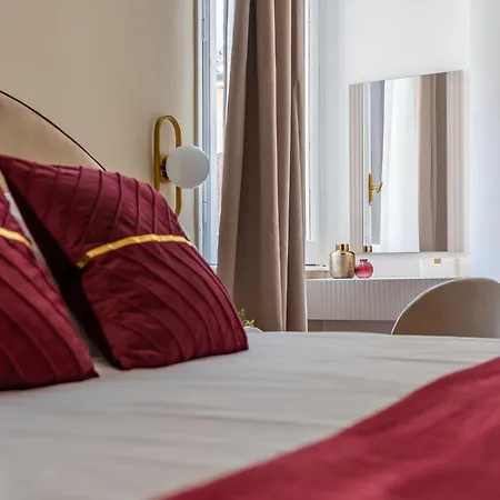 Decimo Meridio- At Spanish Steps- 4*