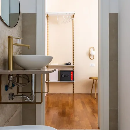 Decimo Meridio- At Spanish Steps- Rzym