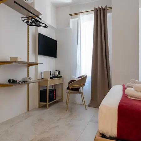 Decimo Meridio- At Spanish Steps- 4*