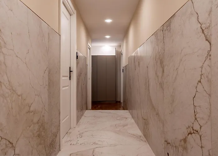 Decimo Meridio- At Spanish Steps-