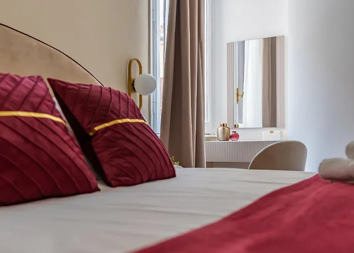 Decimo Meridio- At Spanish Steps- 4*