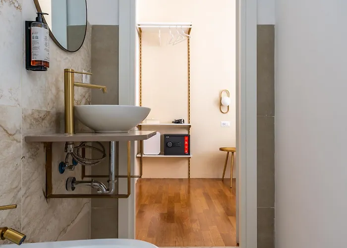 Decimo Meridio- At Spanish Steps- Rome