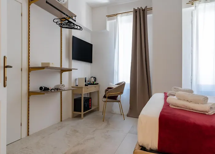 Decimo Meridio- At Spanish Steps- 4*