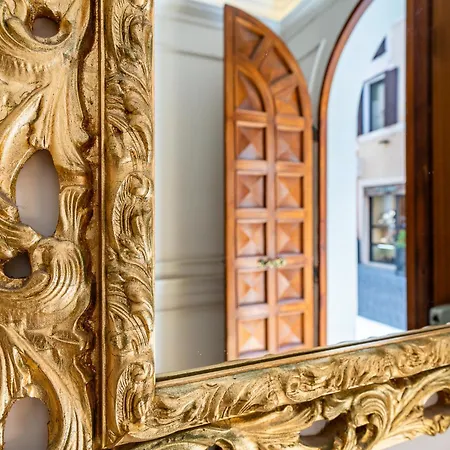 Decimo Meridio- At Spanish Steps-