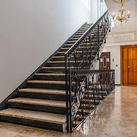 Decimo Meridio- At Spanish Steps- 4*