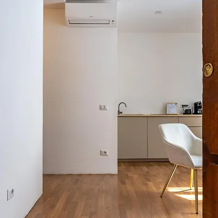 Decimo Meridio- At Spanish Steps- 4*