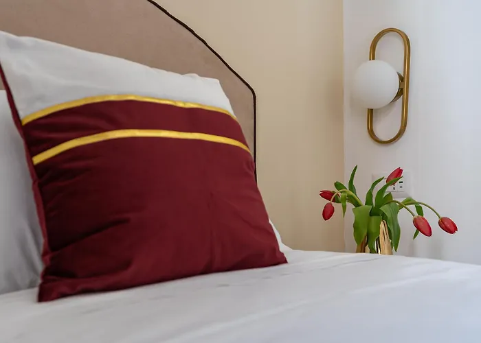 Decimo Meridio- At Spanish Steps- 4*