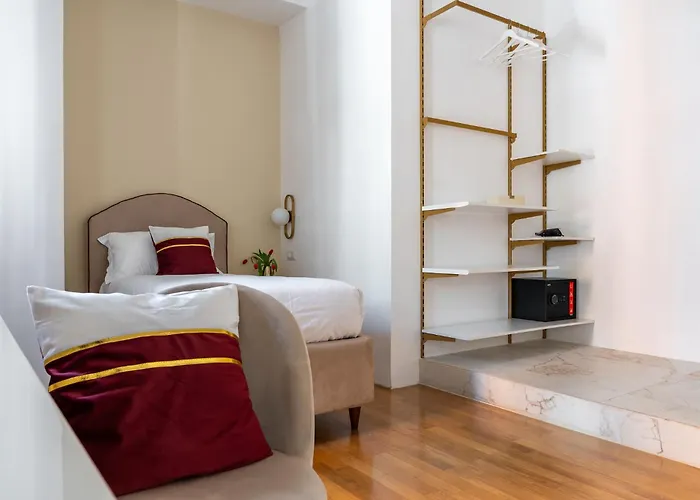 Decimo Meridio- At Spanish Steps- Guest house