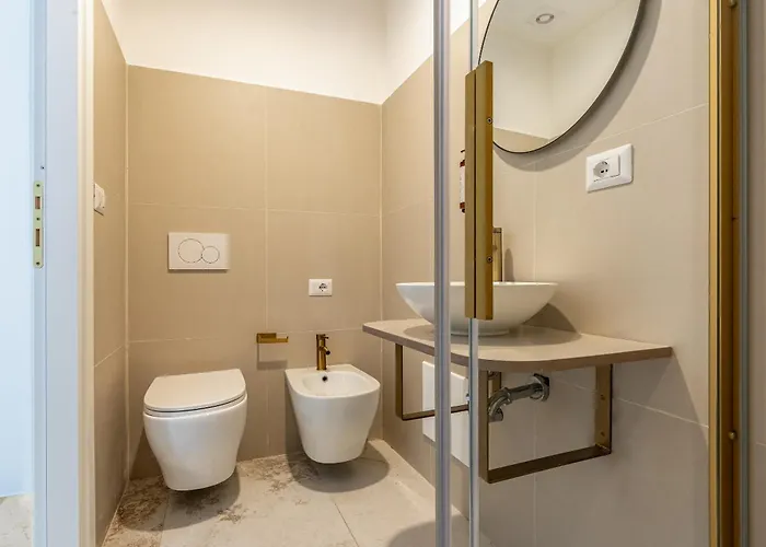 Decimo Meridio- At Spanish Steps- Guest house